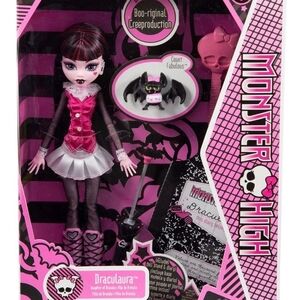 Monster High Draculaura Doll with Pink and Black Outfit
